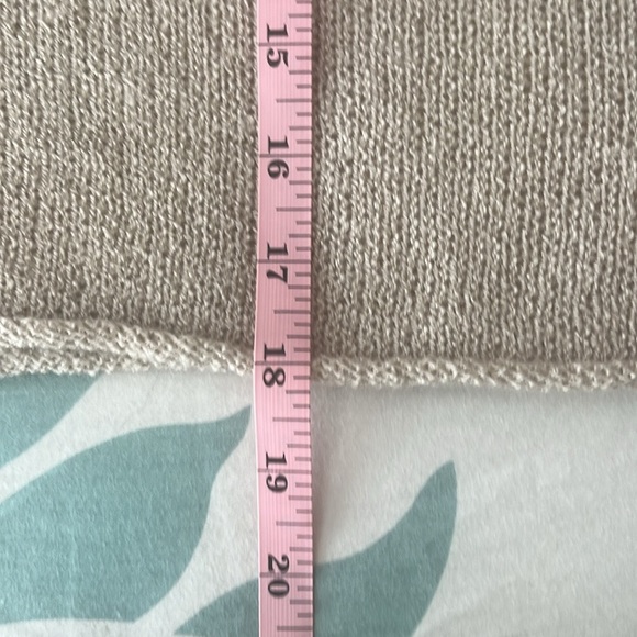 Dazy Button up sweater
Gently used. Excellent Conditions 
Size XL 
#182A - Picture 6 of 9